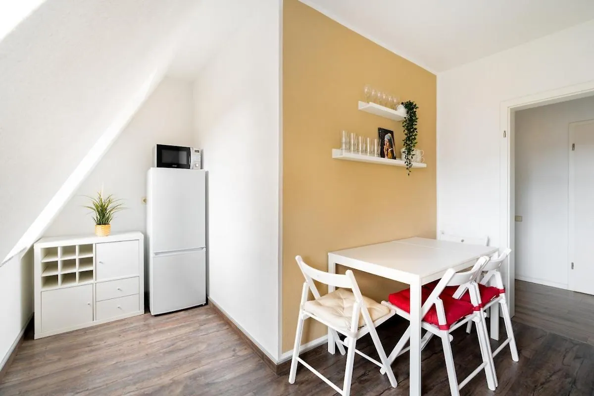 公寓 Gemuetliche Barrierefreie Dachgeschosswohnung 德累斯顿